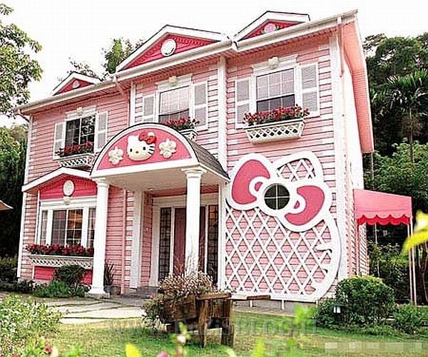 Hello-Kitty-House-in-Shanghai-1